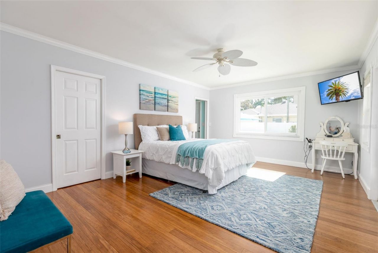 110 Sunset Drive S, Saint Petersburg, FL 33707 Photo