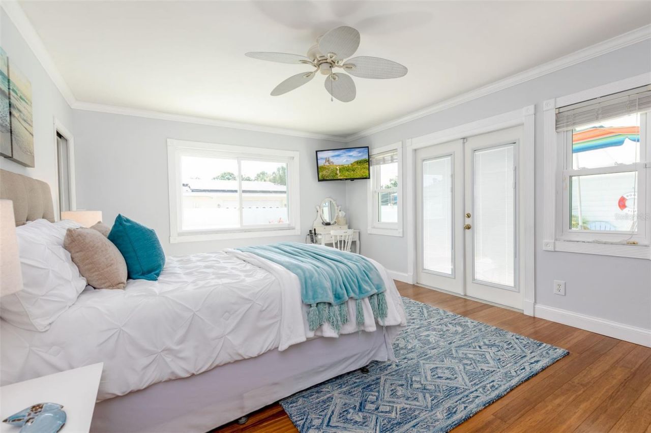110 Sunset Drive S, Saint Petersburg, FL 33707 Photo