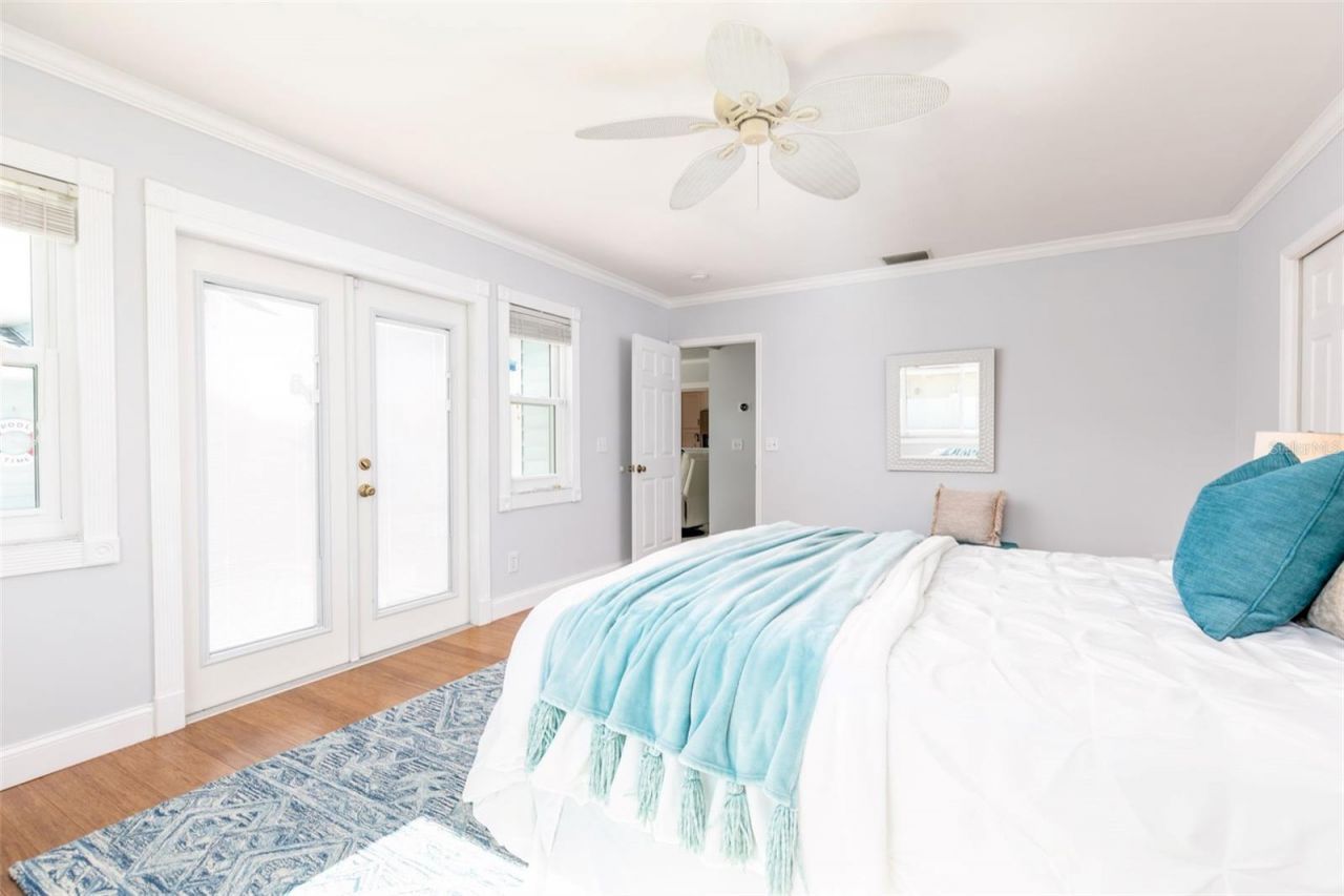 110 Sunset Drive S, Saint Petersburg, FL 33707 Photo