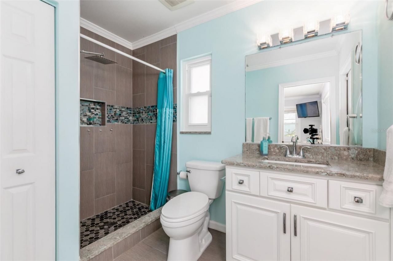 110 Sunset Drive S, Saint Petersburg, FL 33707 Photo