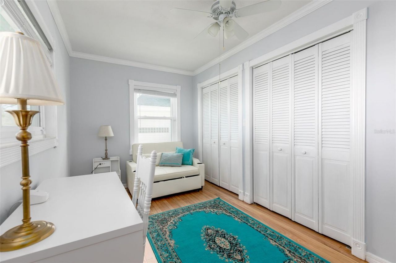 110 Sunset Drive S, Saint Petersburg, FL 33707 Photo