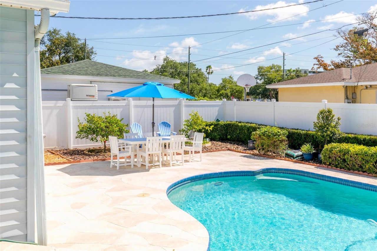 110 Sunset Drive S, Saint Petersburg, FL 33707 Photo