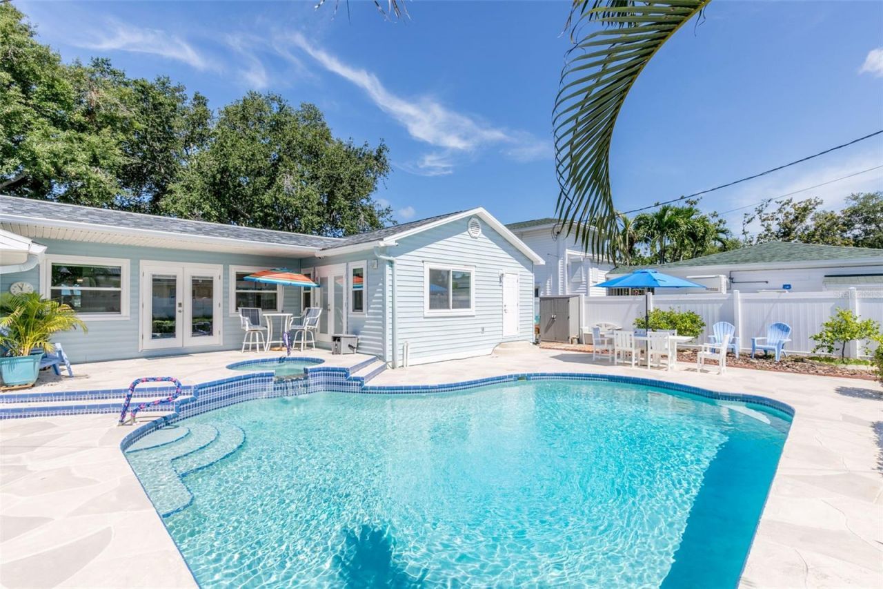 110 Sunset Drive S, Saint Petersburg, FL 33707 Photo