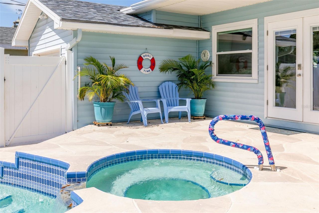 110 Sunset Drive S, Saint Petersburg, FL 33707 Photo