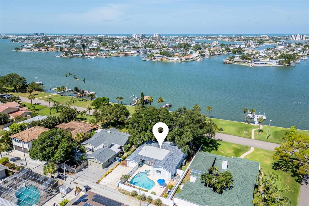 110 Sunset Drive S, Saint Petersburg, FL 33707 Photo