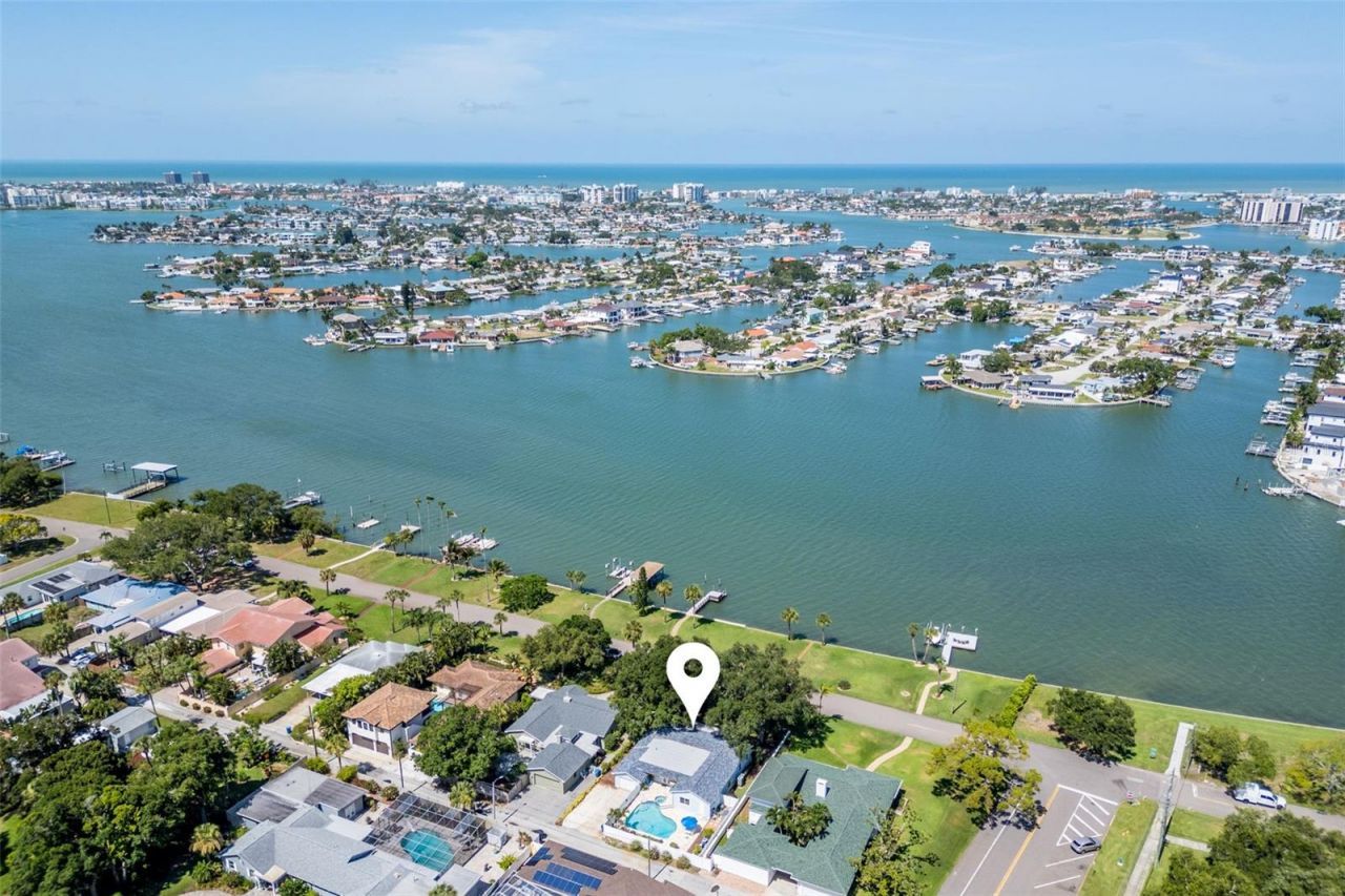 110 Sunset Drive S, Saint Petersburg, FL 33707 Photo