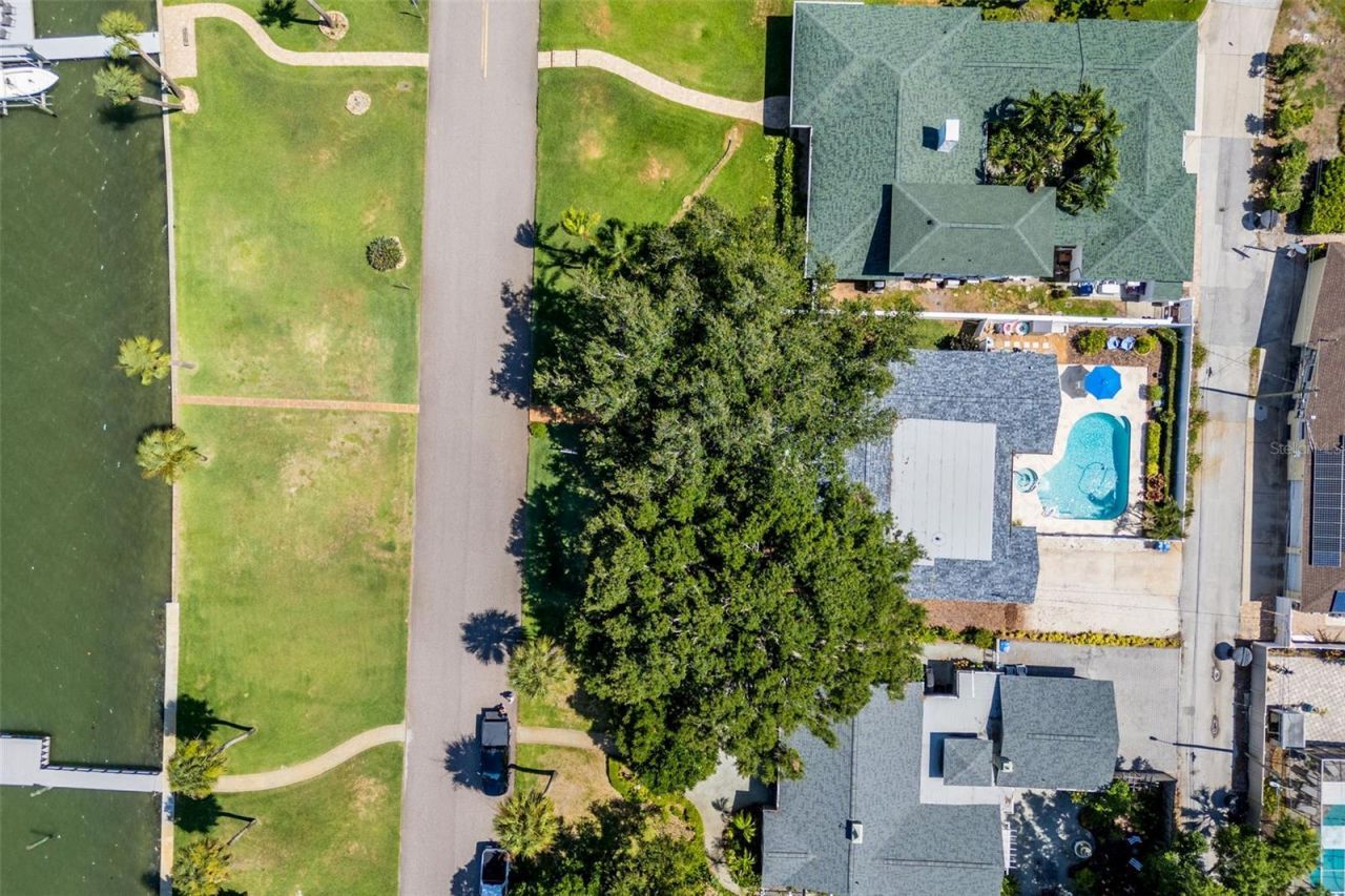110 Sunset Drive S, Saint Petersburg, FL 33707 Photo