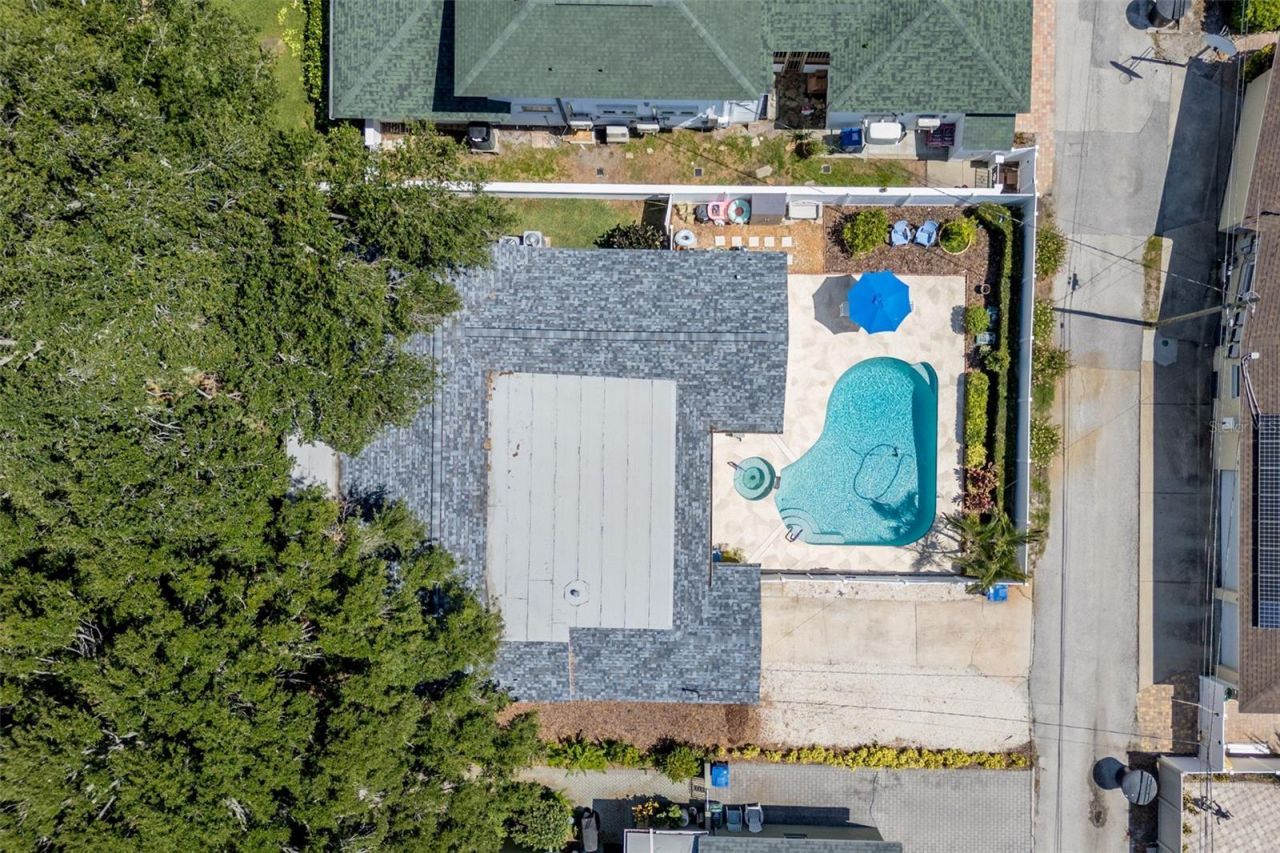 110 Sunset Drive S, Saint Petersburg, FL 33707 Photo