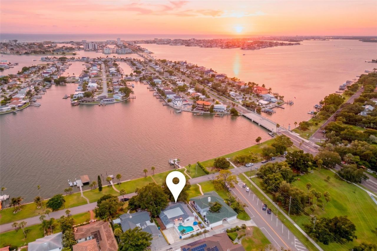 110 Sunset Drive S, Saint Petersburg, FL 33707 Photo
