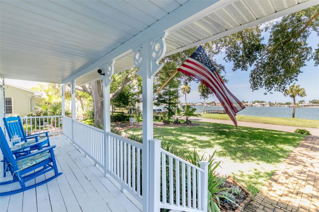 110 Sunset Drive S, Saint Petersburg, FL 33707 Photo