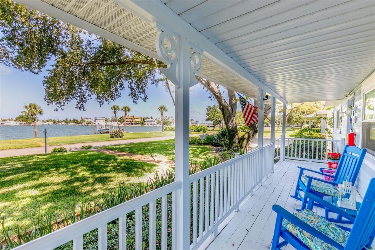 110 Sunset Drive S, Saint Petersburg, FL 33707 Photo