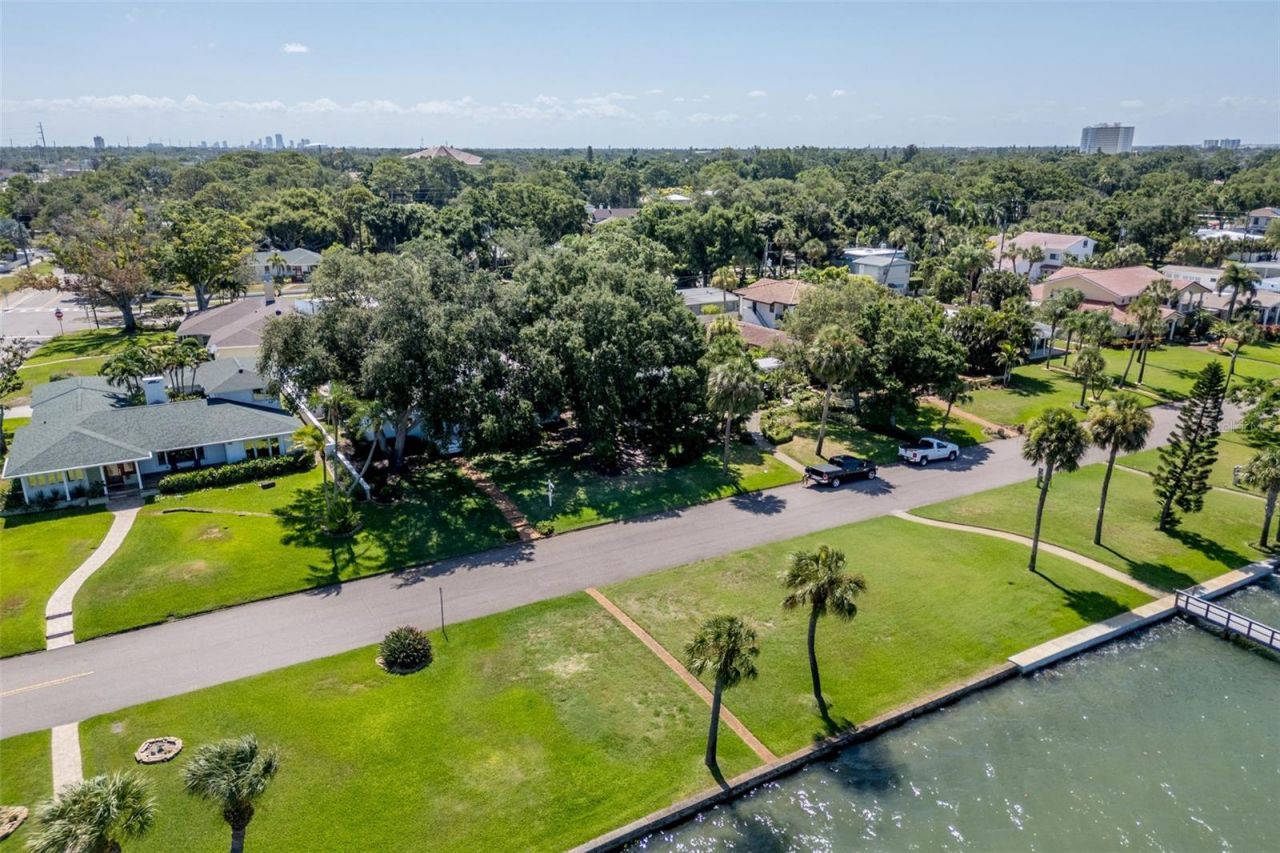 110 Sunset Drive S, Saint Petersburg, FL 33707 Photo