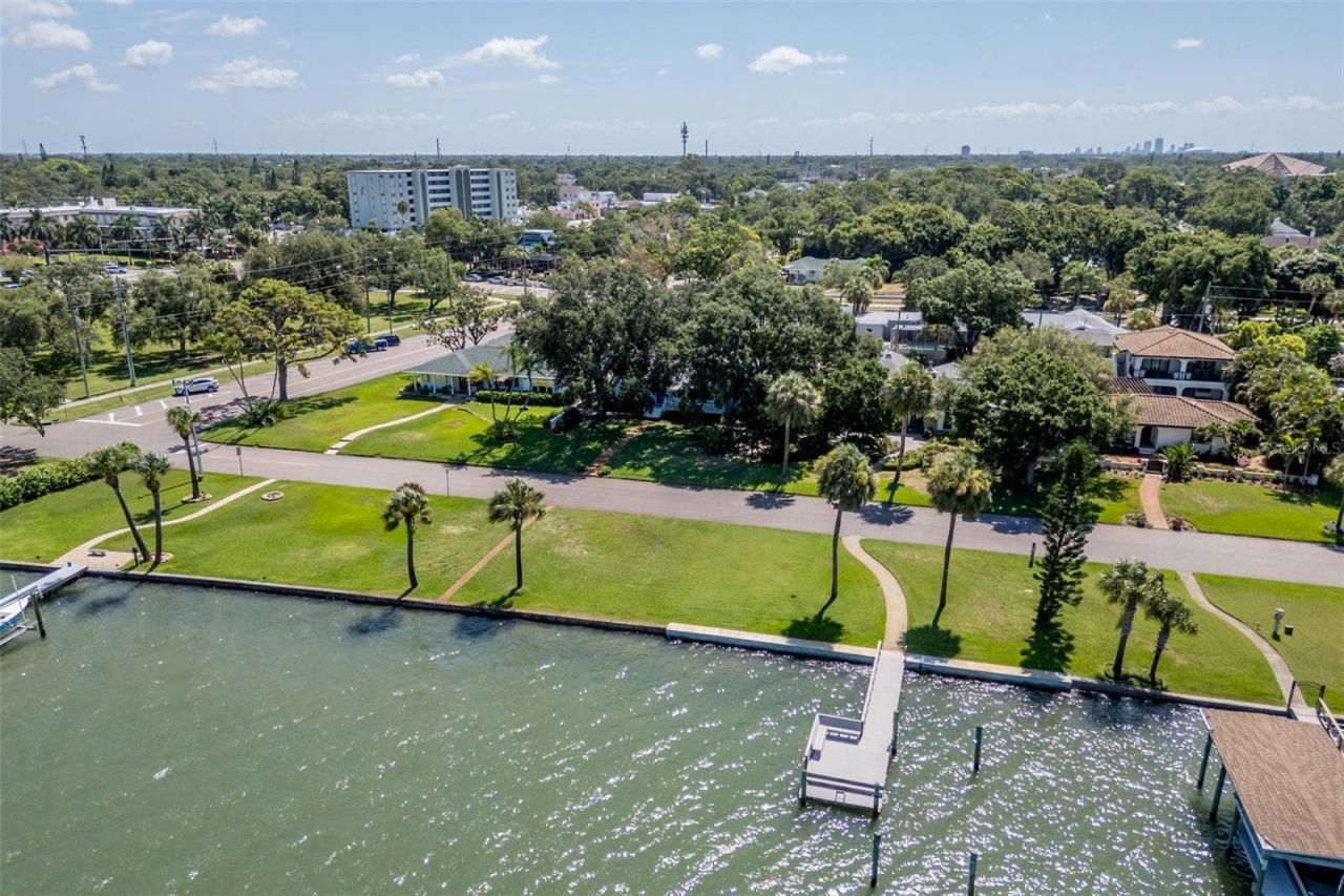 110 Sunset Drive S, Saint Petersburg, FL 33707 Photo