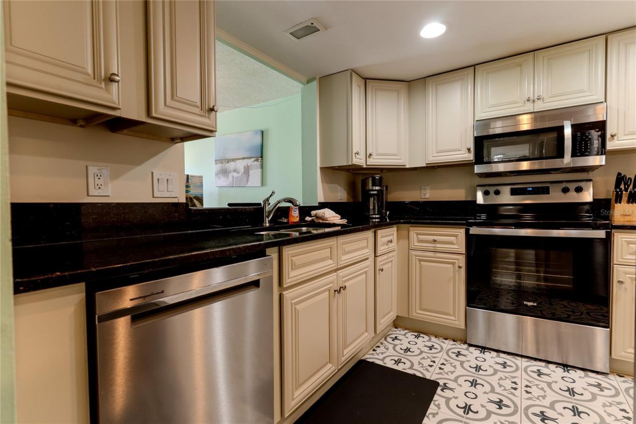 20040 Gulf Boulevard, Unit 402, Indian Rocks Beach, FL 33785 Photo