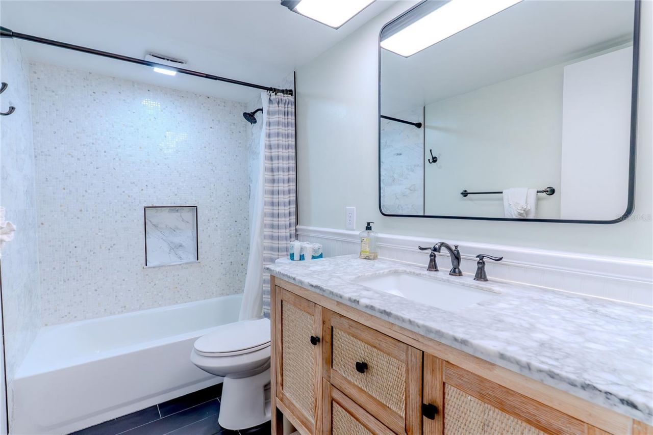 20040 Gulf Boulevard, Unit 402, Indian Rocks Beach, FL 33785 Photo