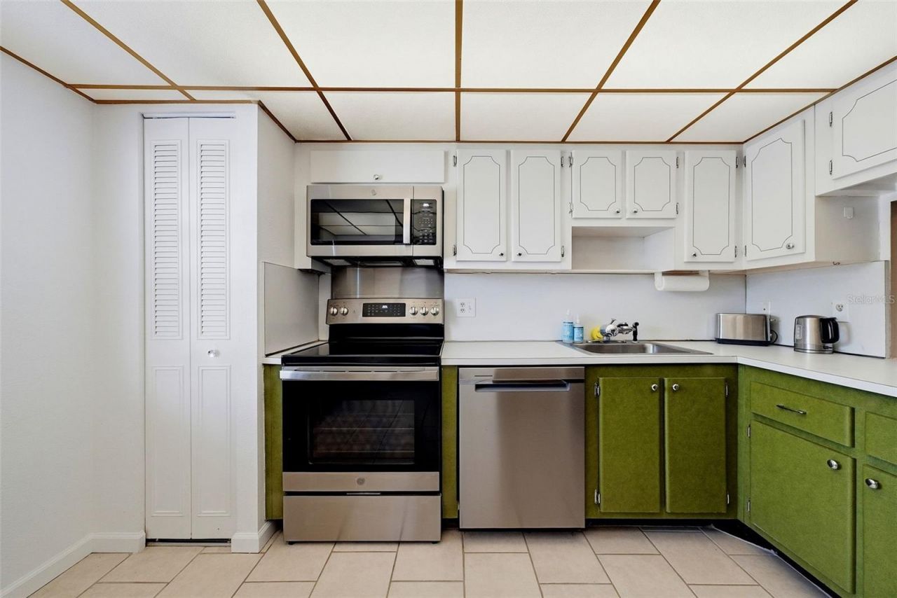 1900 68th Street N, Unit 205, Saint Petersburg, FL 33710 Photo