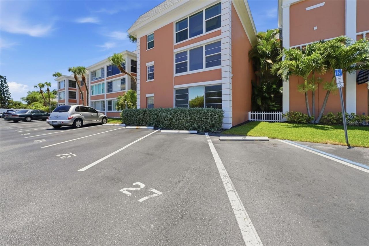 1900 68th Street N, Unit 205, Saint Petersburg, FL 33710 Photo