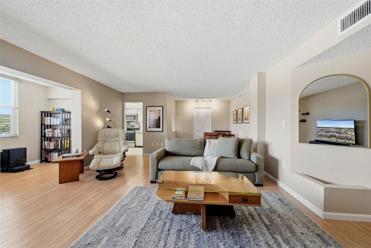 1900 68th Street N, Unit 205, Saint Petersburg, FL 33710 Photo