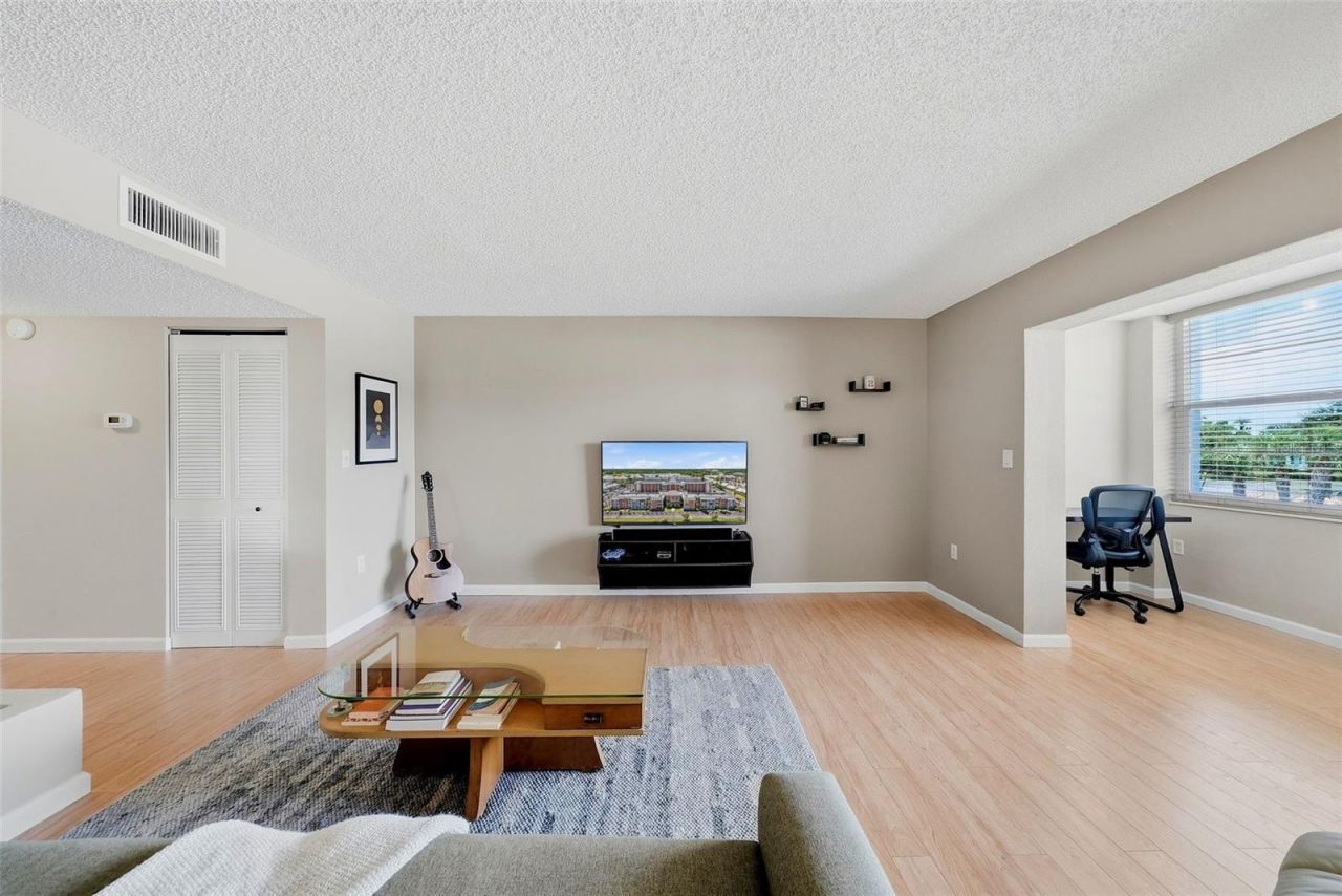 1900 68th Street N, Unit 205, Saint Petersburg, FL 33710 Photo