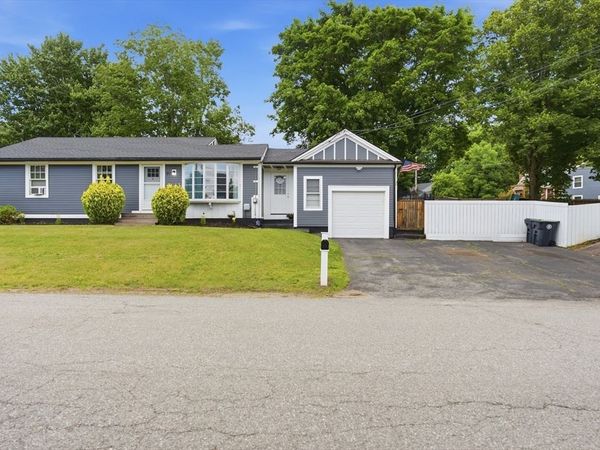 91 Bunkerhill Pkwy, West Boylston, MA 01583