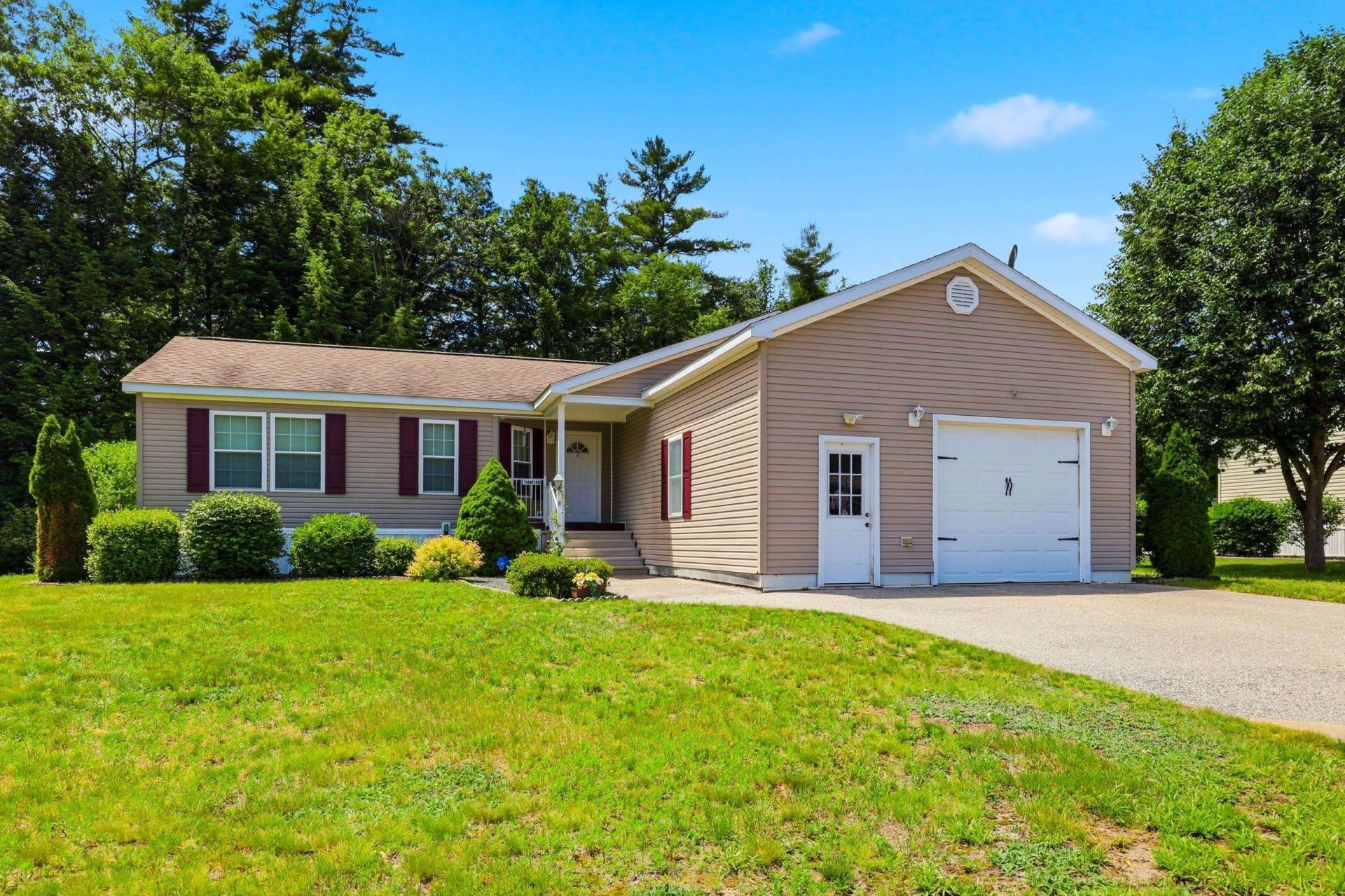 11 Northbrook Drive, Tilton, NH 03276 Main Photo