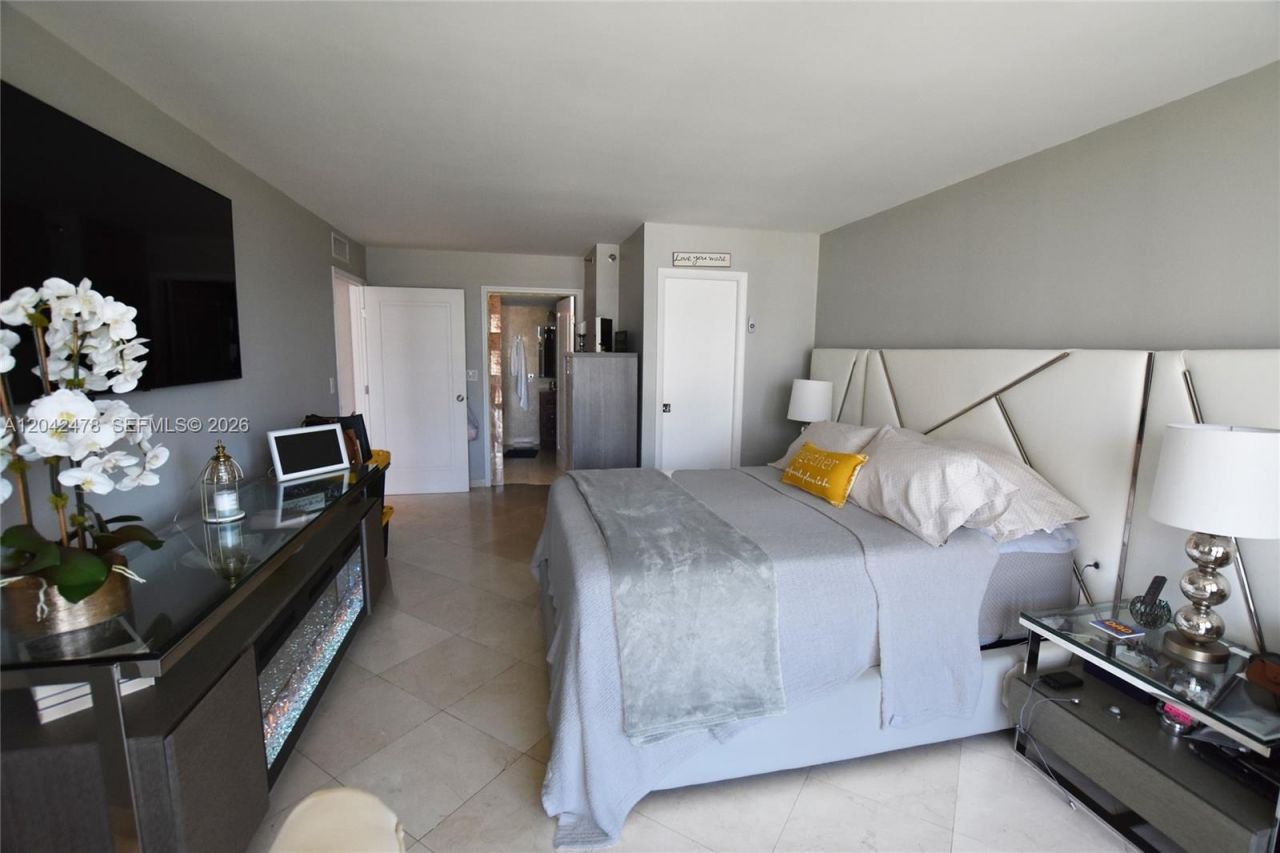 540 Brickell Key Dr , Unit 1513, Miami, FL 33131 Photo