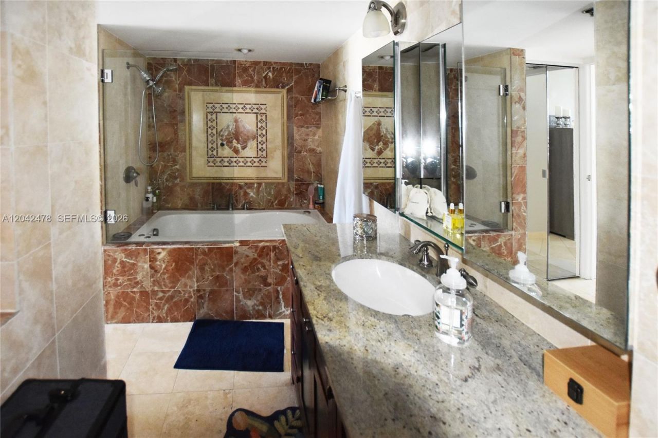 540 Brickell Key Dr , Unit 1513, Miami, FL 33131 Photo