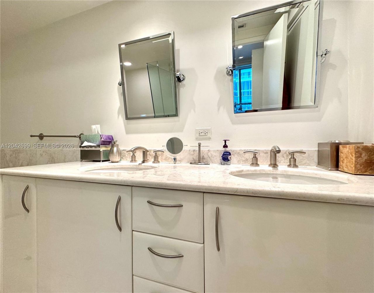 1331 Brickell Bay Dr , Unit 406, Miami, FL 33131 Photo