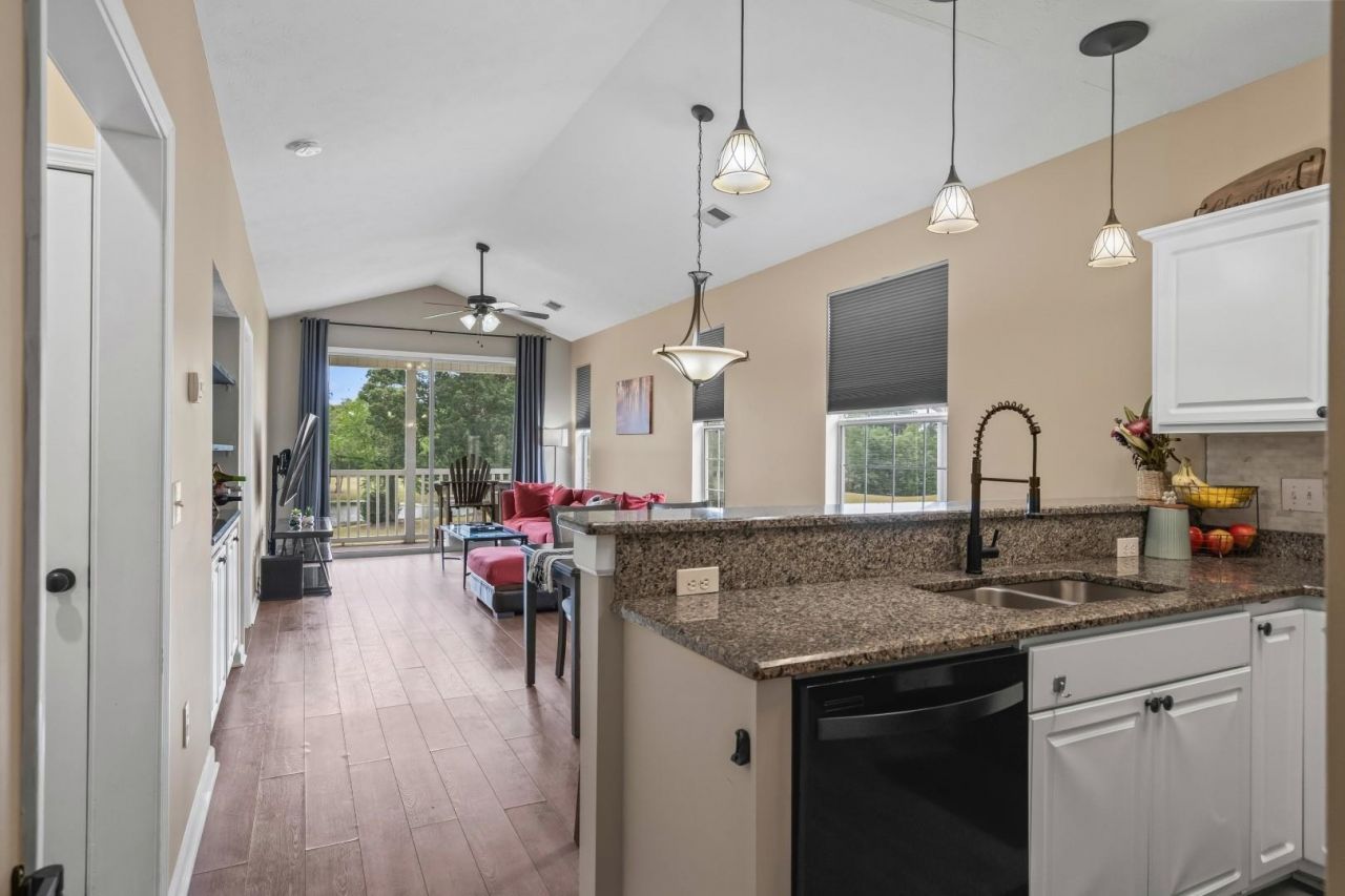 650 River Oaks Dr.  Photo 16