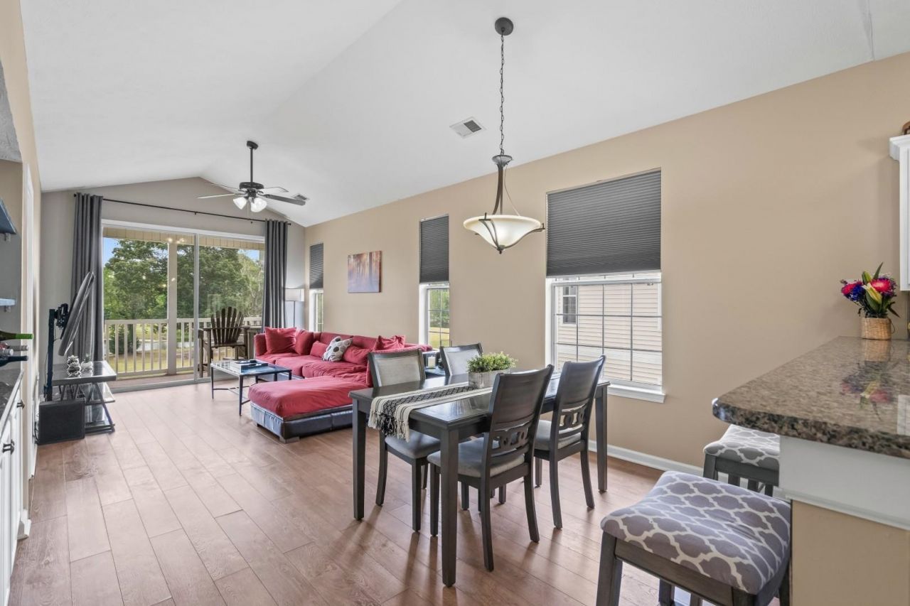 650 River Oaks Dr.  Photo 17