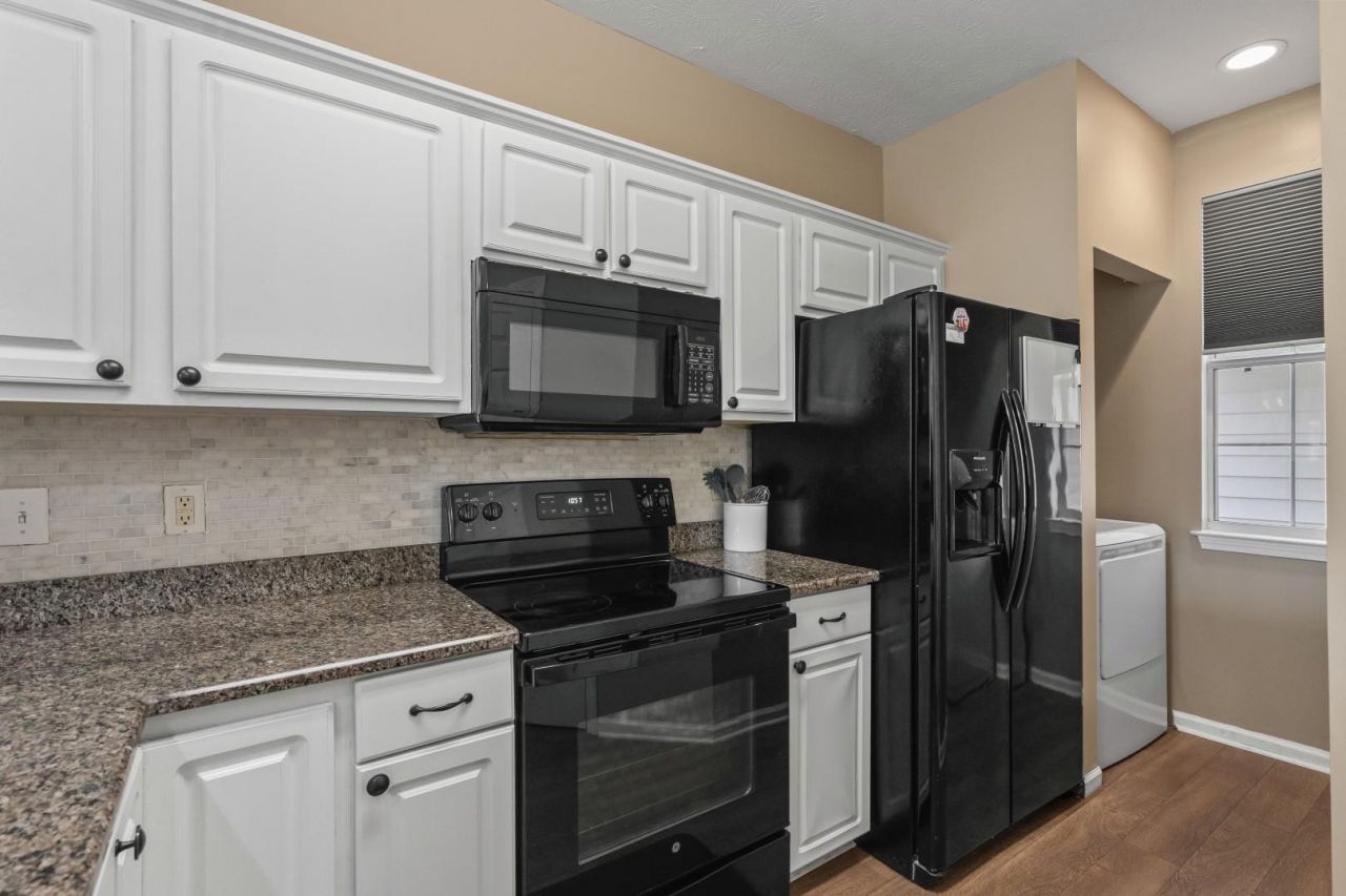 650 River Oaks Dr.  Photo 27
