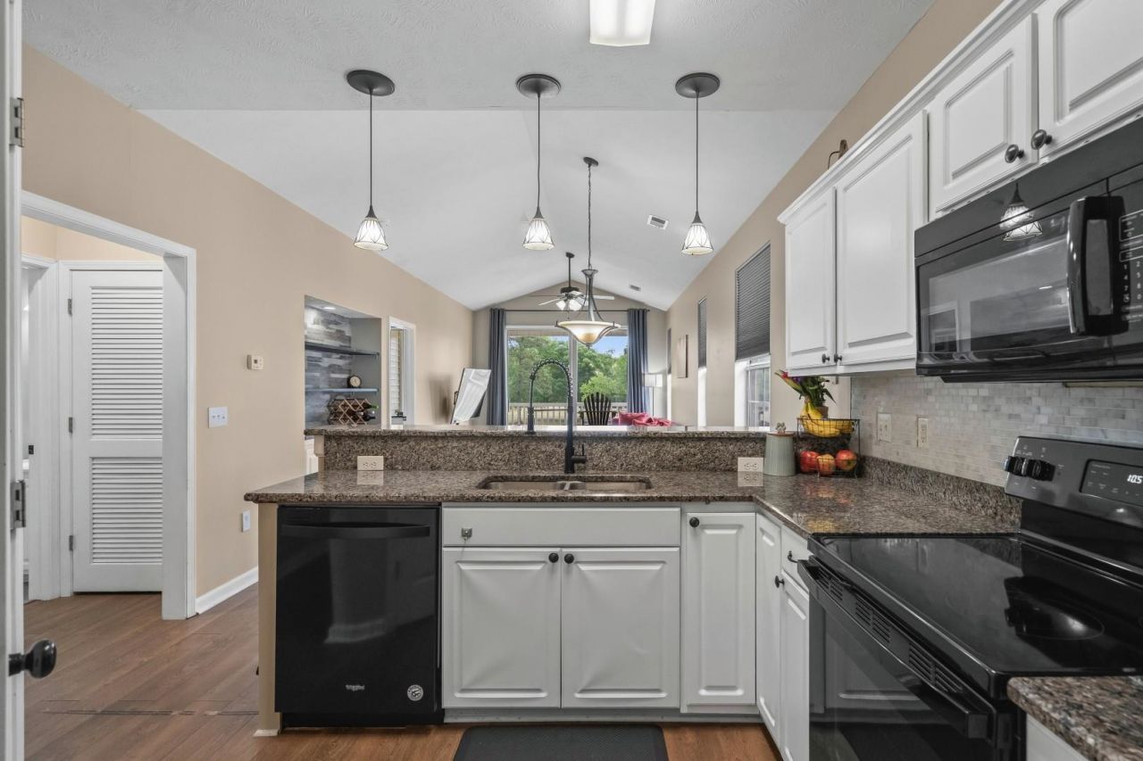 650 River Oaks Dr.  Photo 28