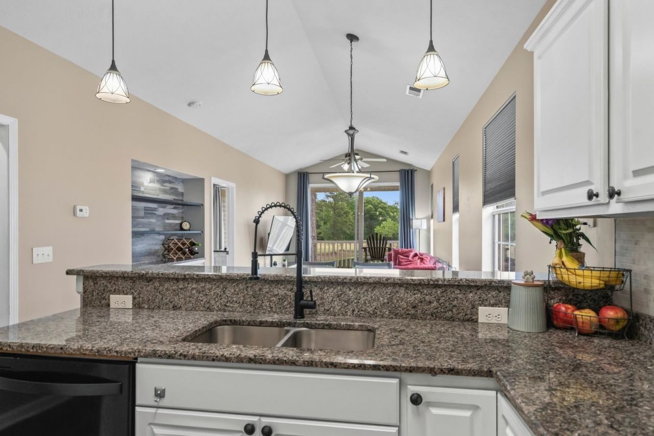 650 River Oaks Dr.  Photo 29