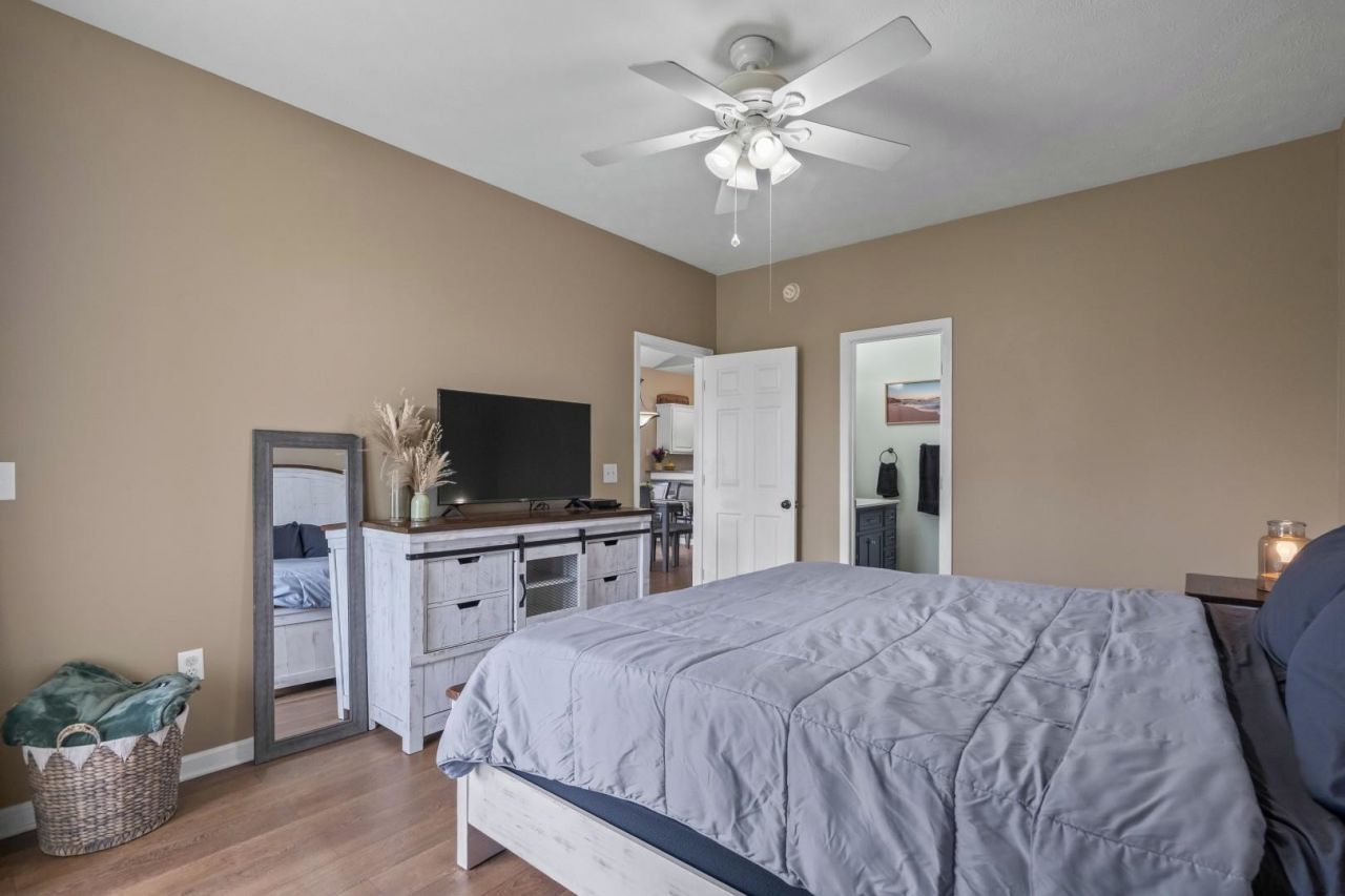 650 River Oaks Dr.  Photo 33