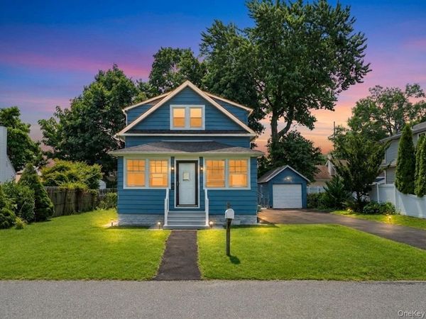 26 Flanders Place, West Babylon, NY 11704