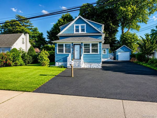 26 Flanders Place , West Babylon, NY 11704