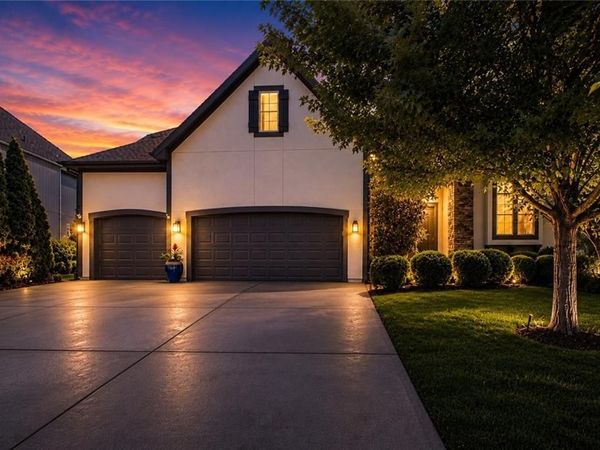 8736 W 157th Street, Overland Park, KS 66221