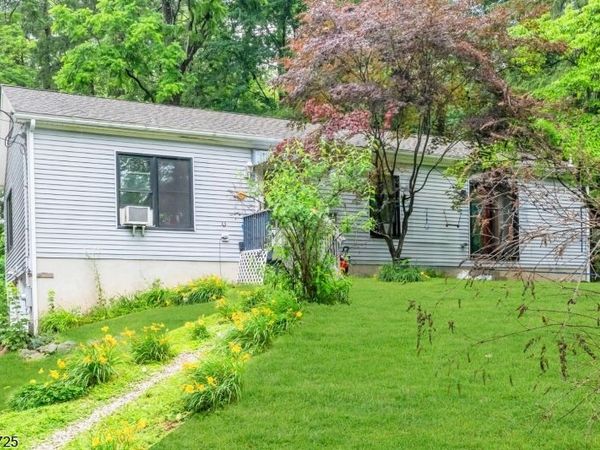 517 Townsbury Rd, Liberty, NJ 07838