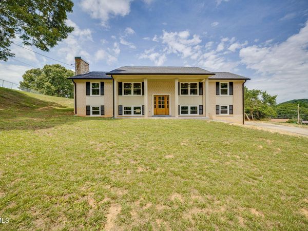 806 Sir Echo Drive, Kingsport, TN 37663