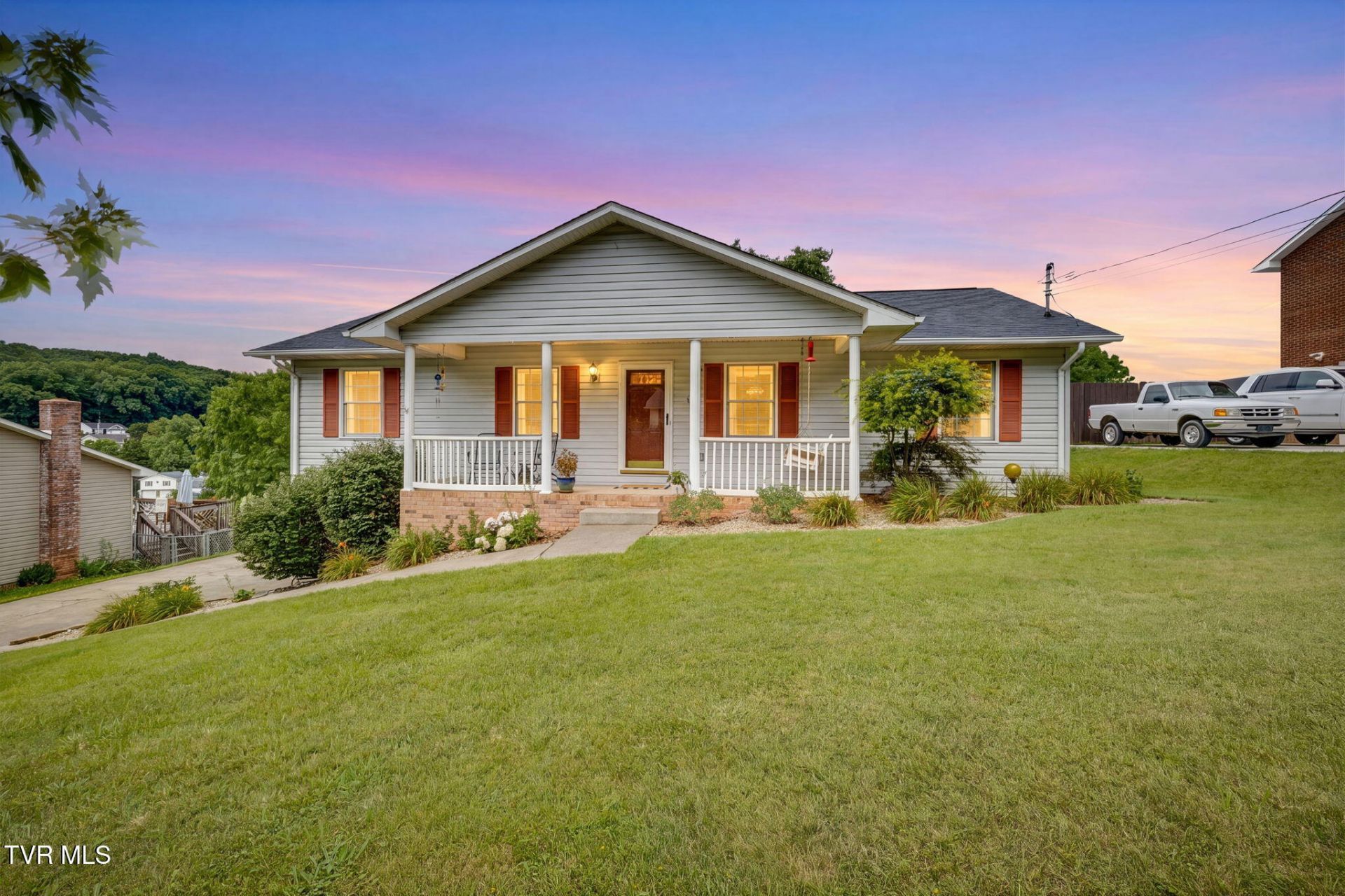 130 Valley Crest Drive, Mount Carmel, TN 37645 Main Photo