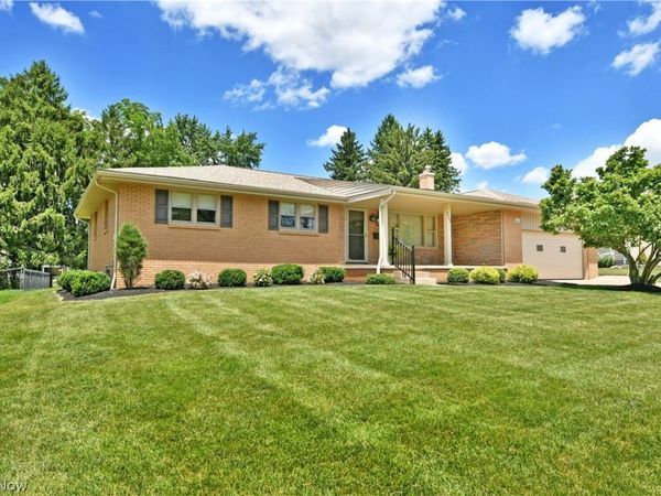 6662 Appleridge Drive , Youngstown, OH 44512