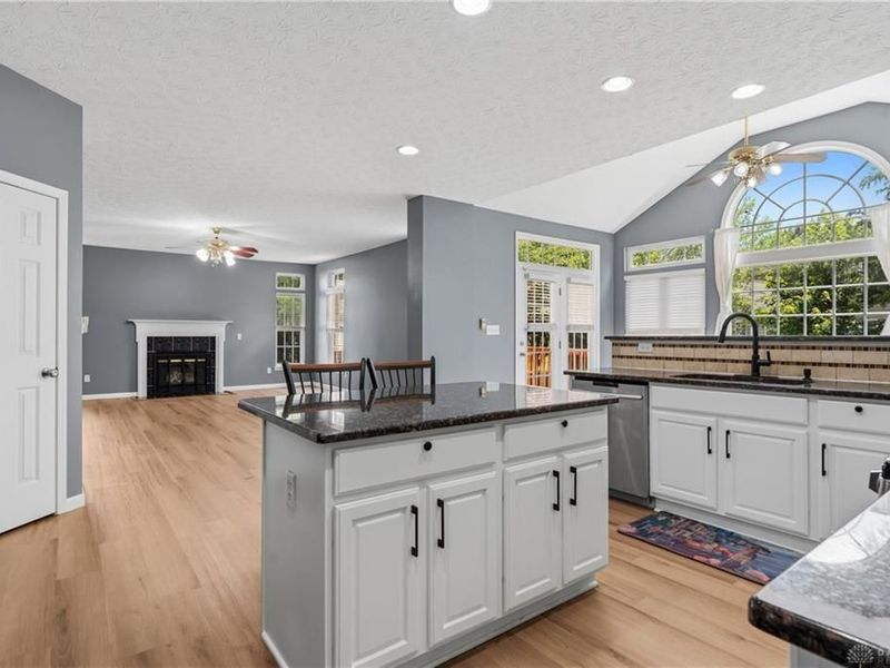 9120 Surrey Gate Place, Washington Township, OH 45458 Photo 2