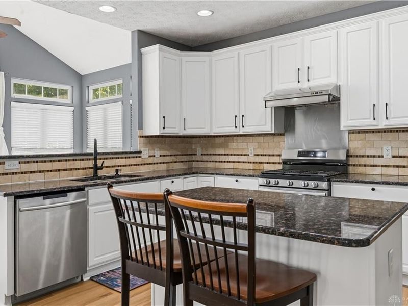 9120 Surrey Gate Place, Washington Township, OH 45458 Photo 3
