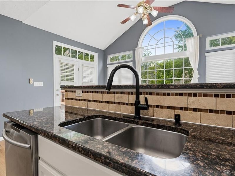 9120 Surrey Gate Place, Washington Township, OH 45458 Photo 6