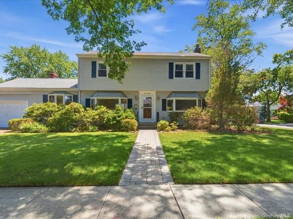 100 Bayberry Avenue , Garden City, NY 11530