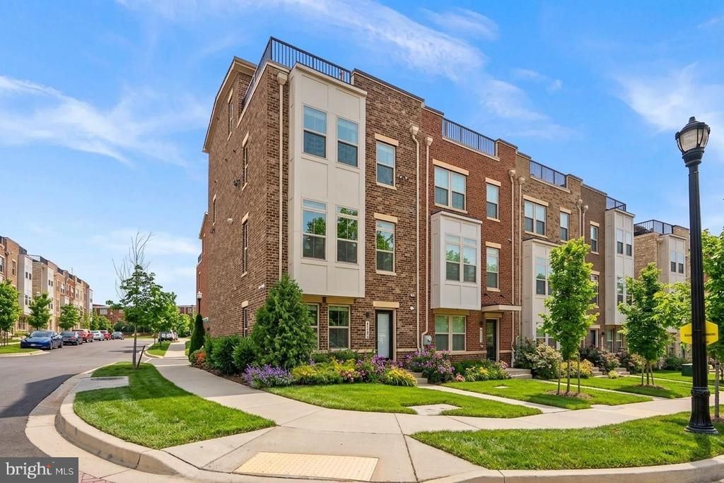 6100 NORTHWEST DRIVE , HYATTSVILLE, MD 20782