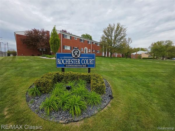 1101 Tienken Court , Rochester Hills, MI 48306