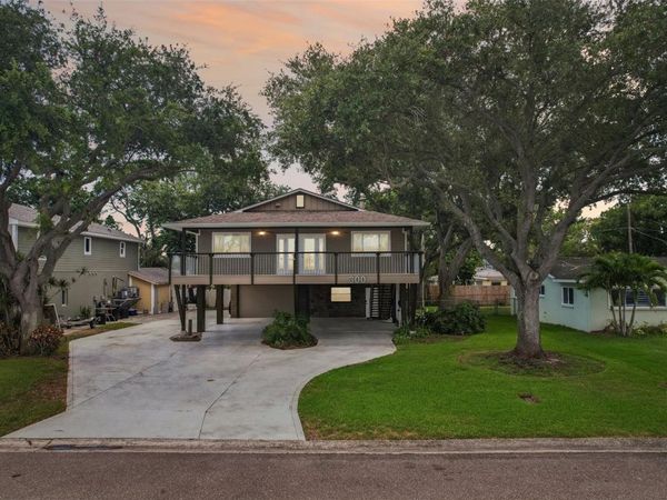 300 90TH AVENUE NE, ST PETERSBURG, FL 33702