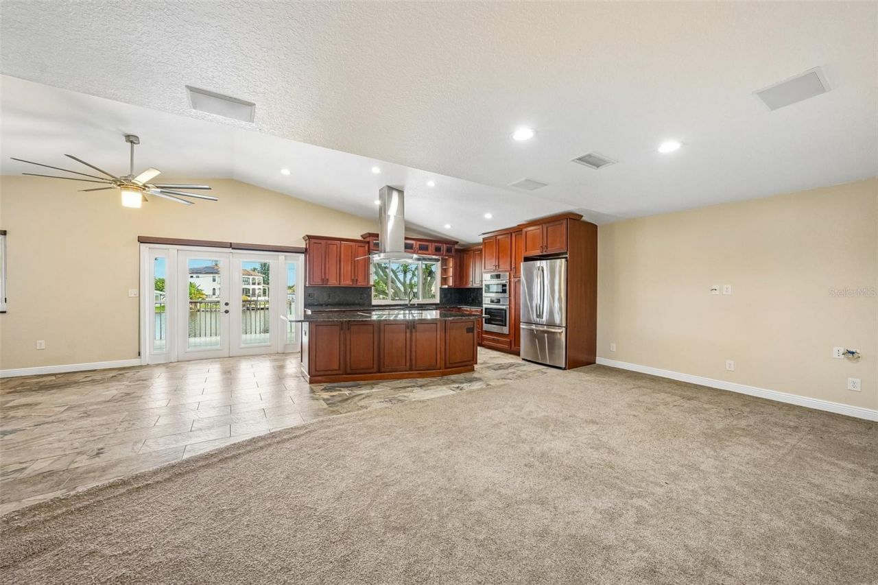 300 90th Avenue Ne, Saint Petersburg, FL 33702 Photo