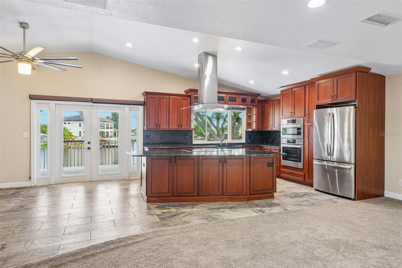 300 90th Avenue Ne, Saint Petersburg, FL 33702 Photo